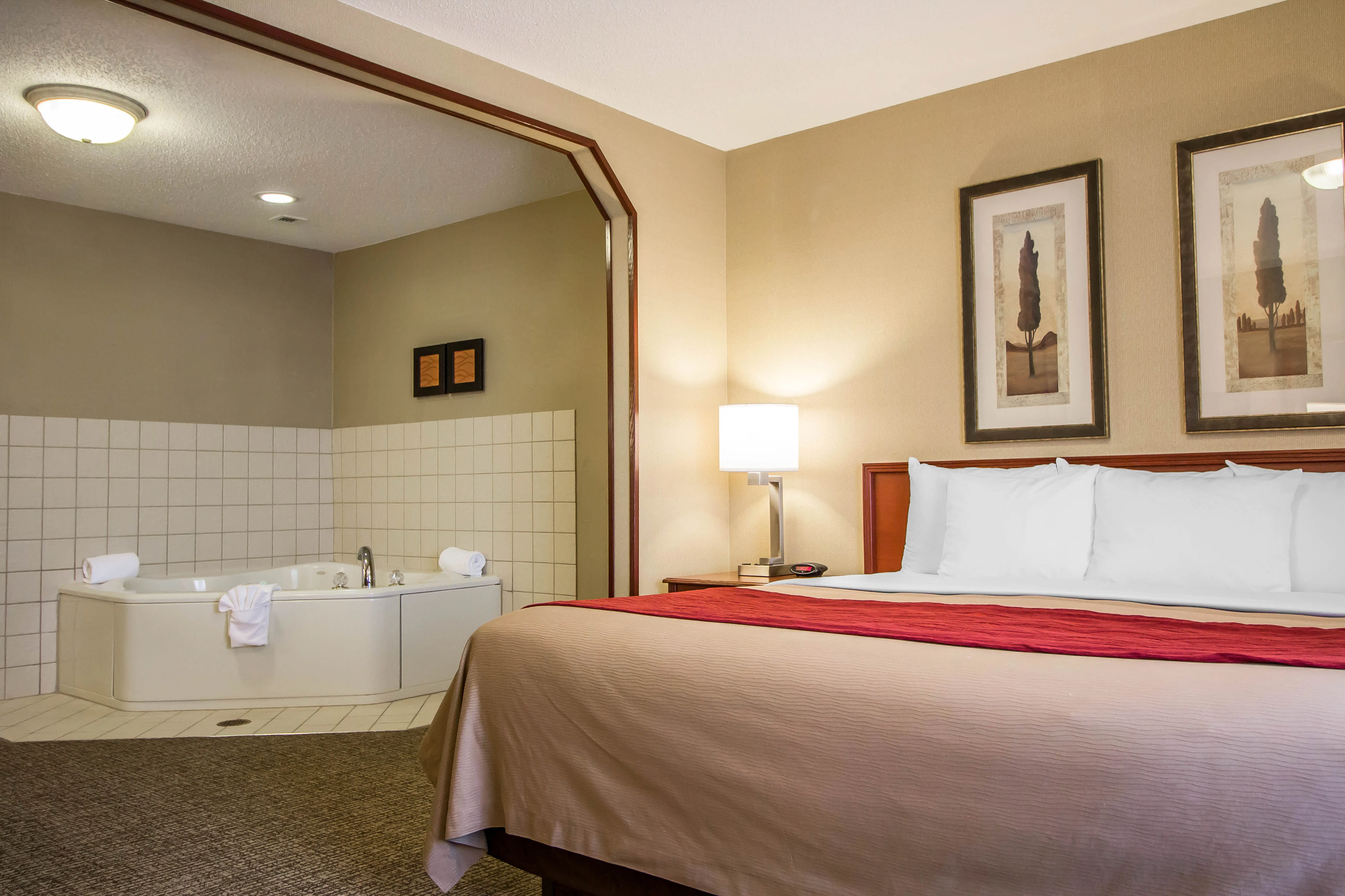 4034 honeymoon suite amenities