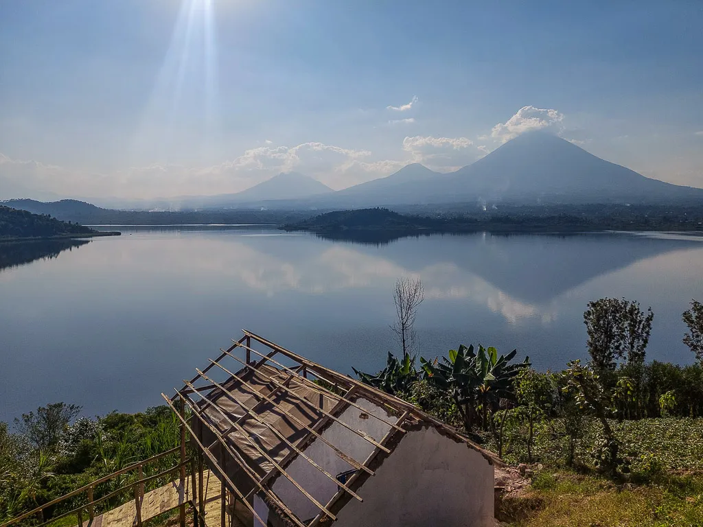 4041 rwanda honeymoon bisate lodge