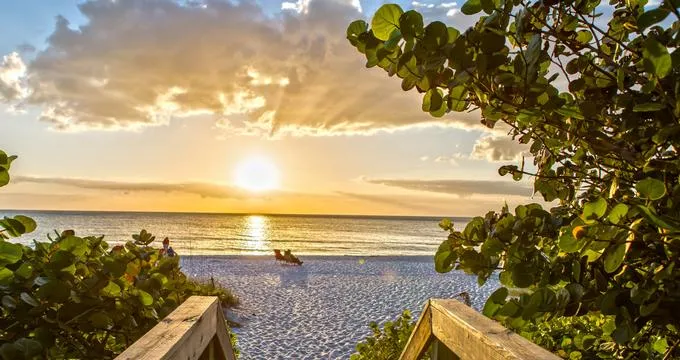 4042 couple beach