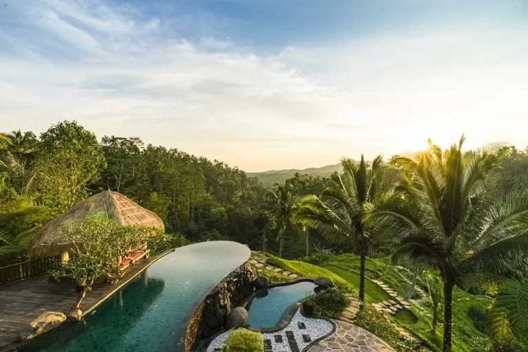 /img/4077-bali-packing-essentials.webp
