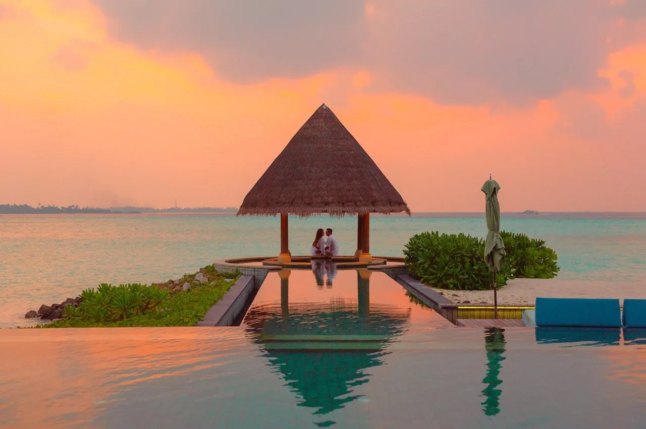 4097 bali couple sunset