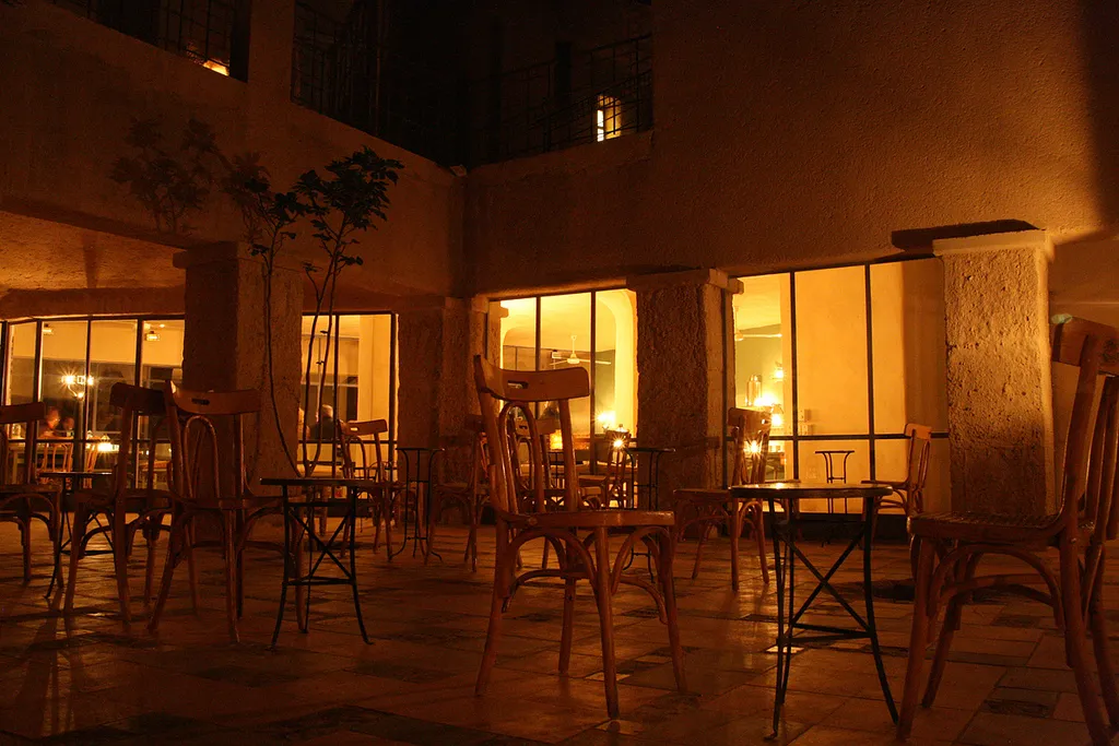 /img/4111-jordan-honeymoon-food.webp