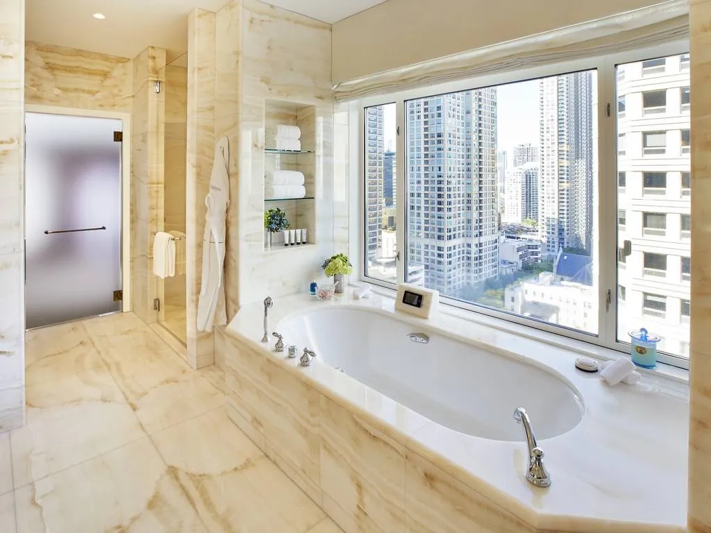 4118 luxury hotel exterior