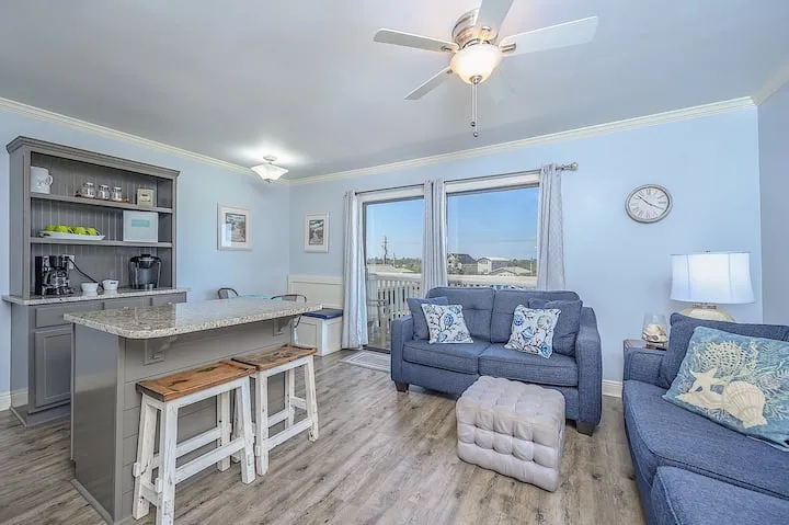 4161 suite with balcony