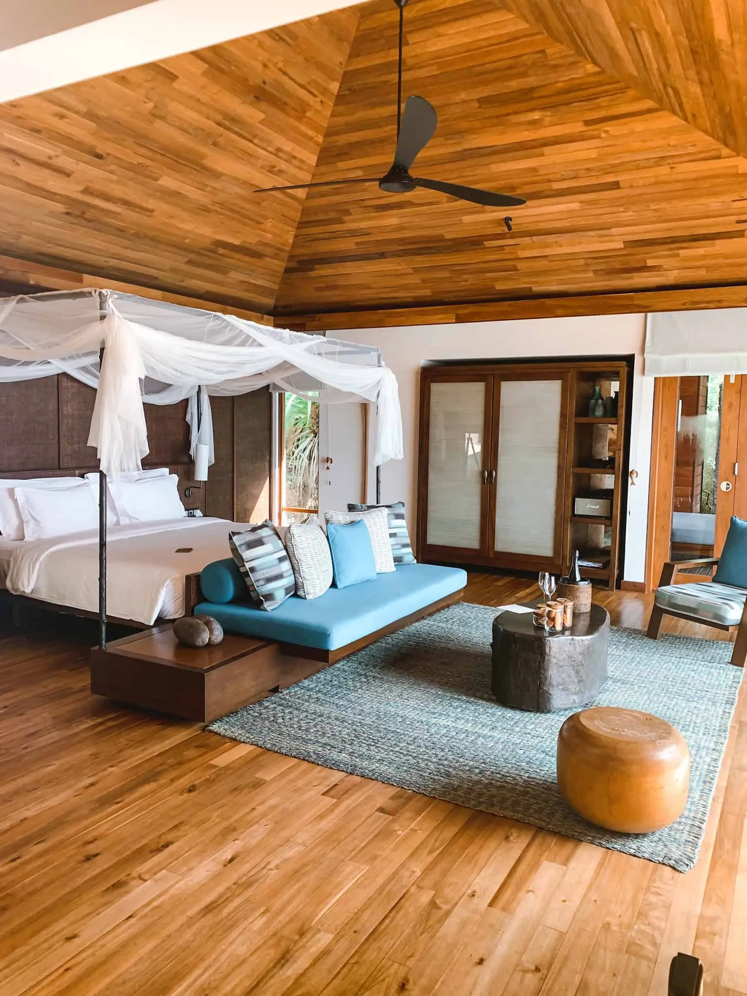 4178 seychelles honeymoon room decor
