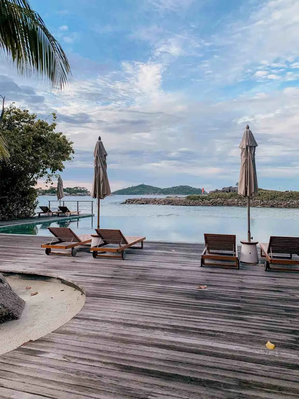 4187 seychelles honeymoon couple