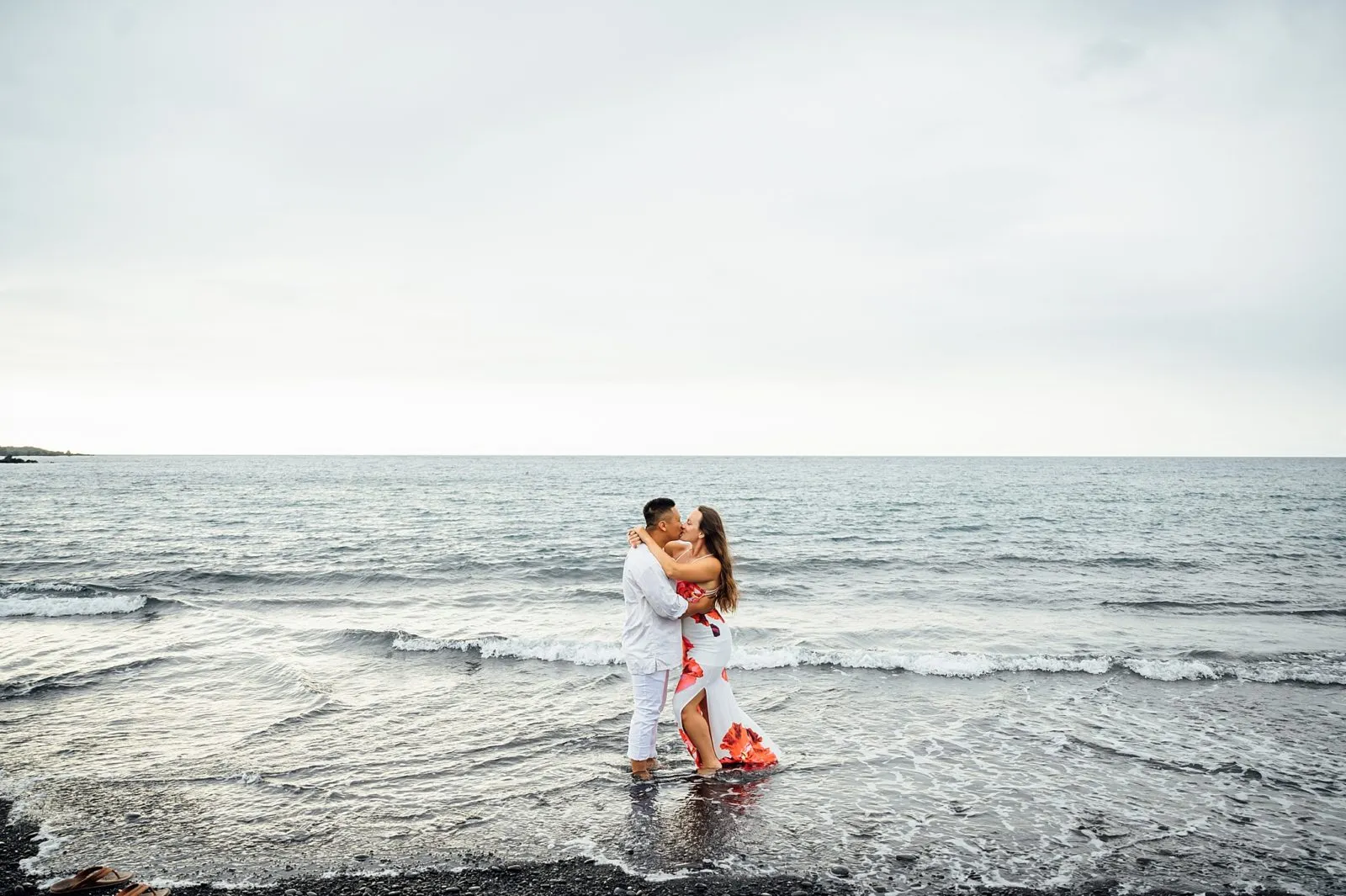 4196 hawaii honeymoon couple sunset