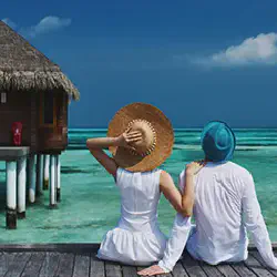 /img/4205-travel-insurance-honeymoon.webp