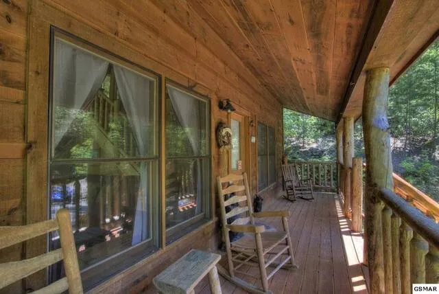 4209 gatlinburg cabin fireplace