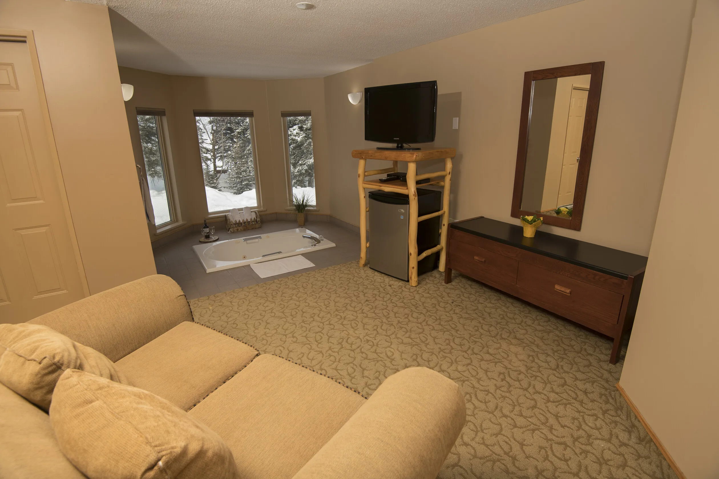 4243 honeymoon suite interior