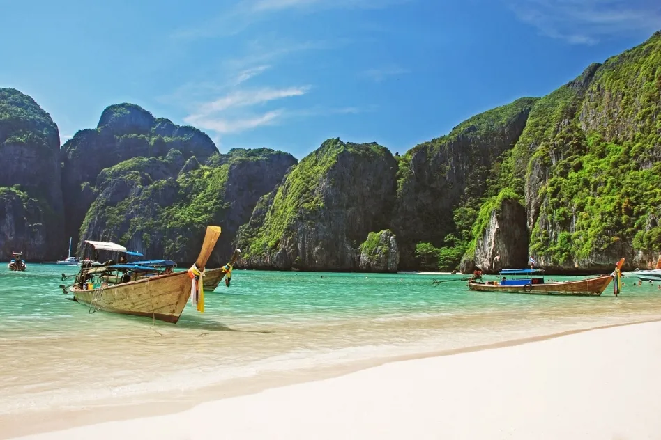 /img/4266-romantic-beach-sunset.webp