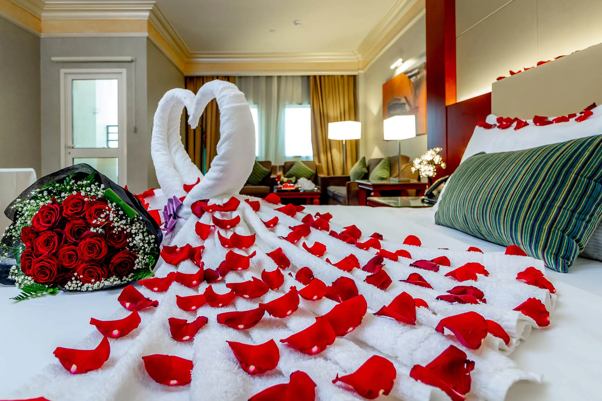 4301 honeymoon bed orchids