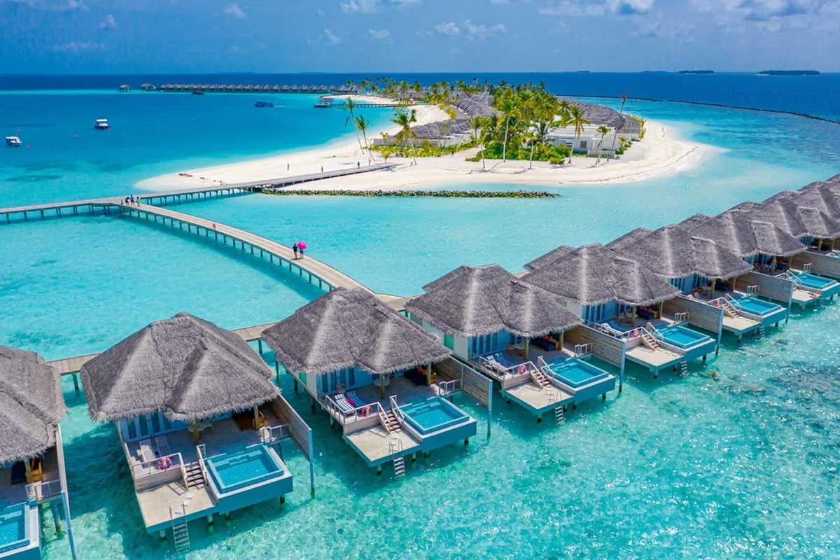 4304 island hopping maldives