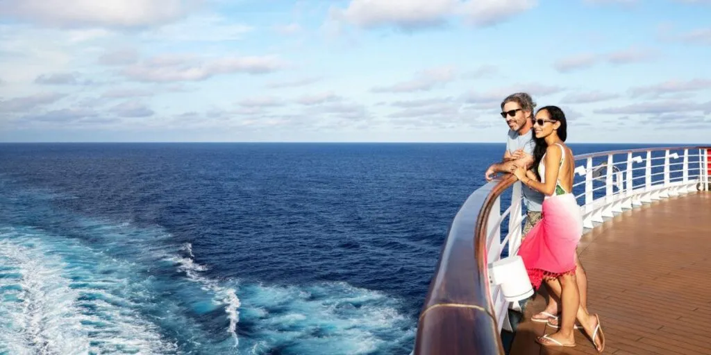 4325 carnival cruise honeymoon couple