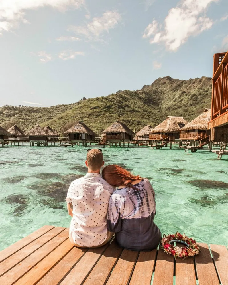 /img/4344-french-polynesia-couple-beach.webp