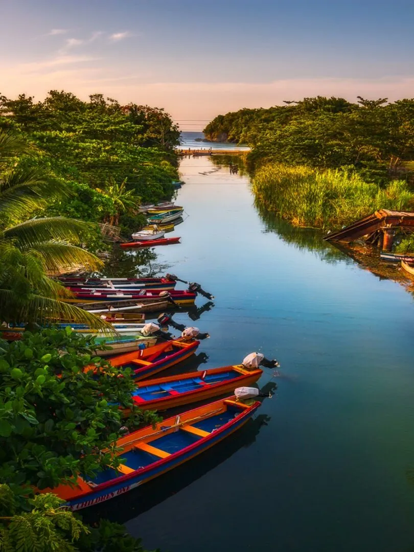 /img/4351-couple-traveling.webp