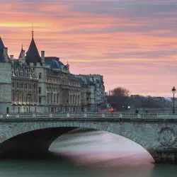 /img/4414-paris-honeymoon-packages.webp
